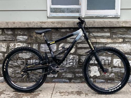 Commencal Supreme DH V2 scheda tecnica e recensioni